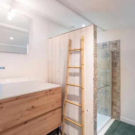 El Camino Apartment *